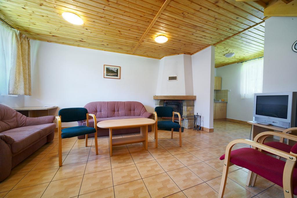 Hotel Perla Bieszczadow Geovita 차르나 외부 사진